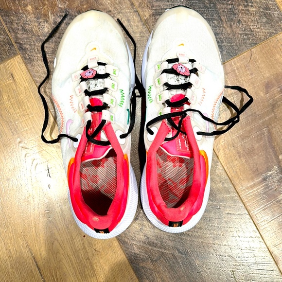 Nike size 7.5 Athletic Shoes - Picture 1 of 3